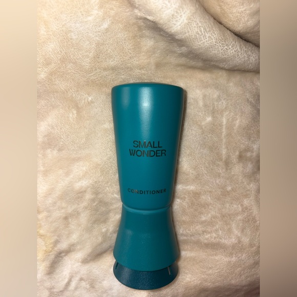 Small Wonder Powder Shampoo & Conditioner - Picture 4 of 5